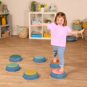 Moduły sensoryczne do stąpania i skakania 6 el Balance & Hop Stepping Stones B.Toys BX2484Z