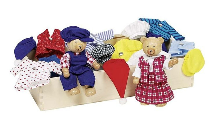 Misie z ubrankami w drewnianej skrzyneczce, goki